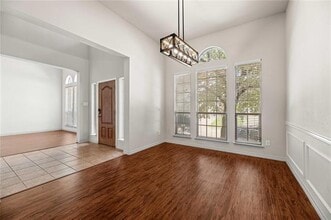 Building Photo - 5805 Broken Spur