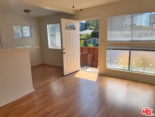 Building Photo - 407 Venice Blvd.