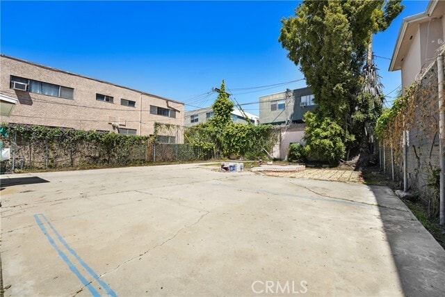 Building Photo - 904 N Stanley Ave