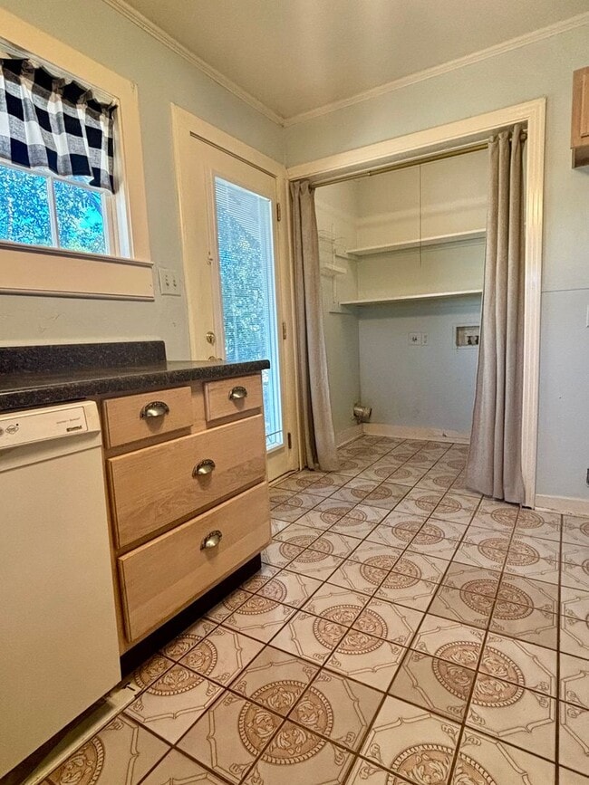 Building Photo - Cute Cottage For Rent!