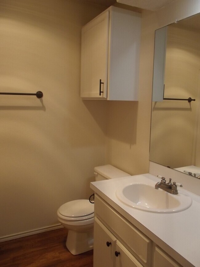 Building Photo - Three Bedroom in South Lubbock