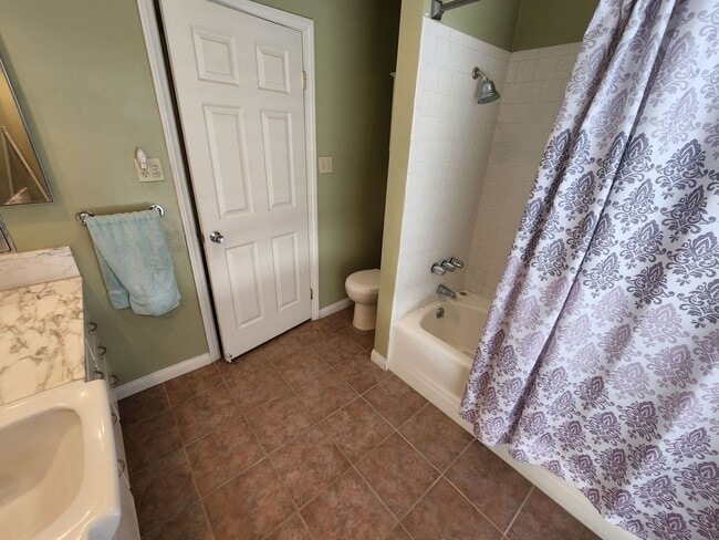 Building Photo - Excellent home on large lot for lease!