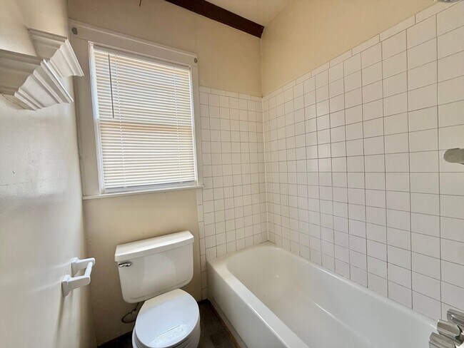 Building Photo - Charming Downtown Living in Tyler! 1 Bedroom 1 Bath! Available Now!