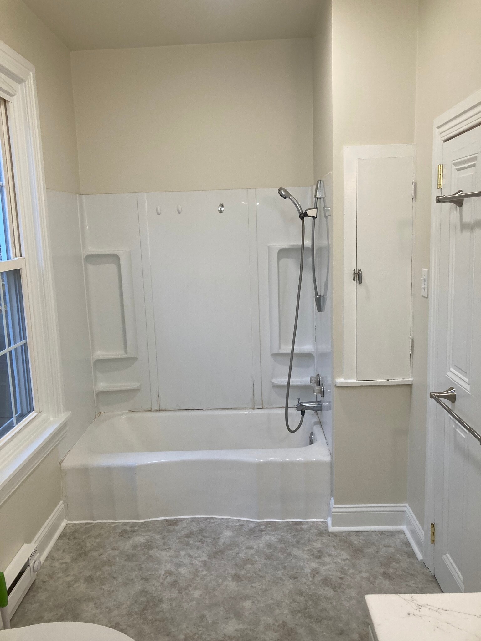 Building Photo - 106 King St