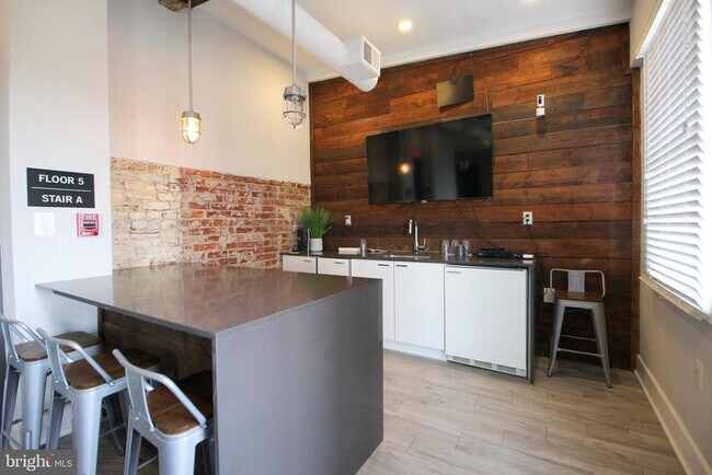 Building Photo - 515 N Washington St