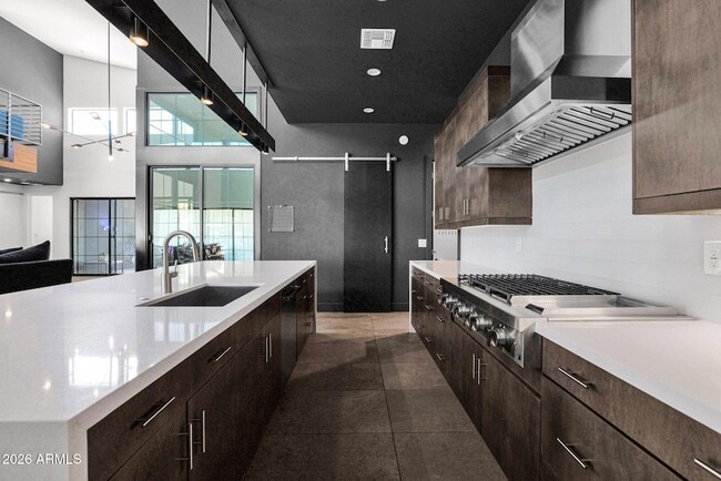 Building Photo - 8430 S 10th Ln