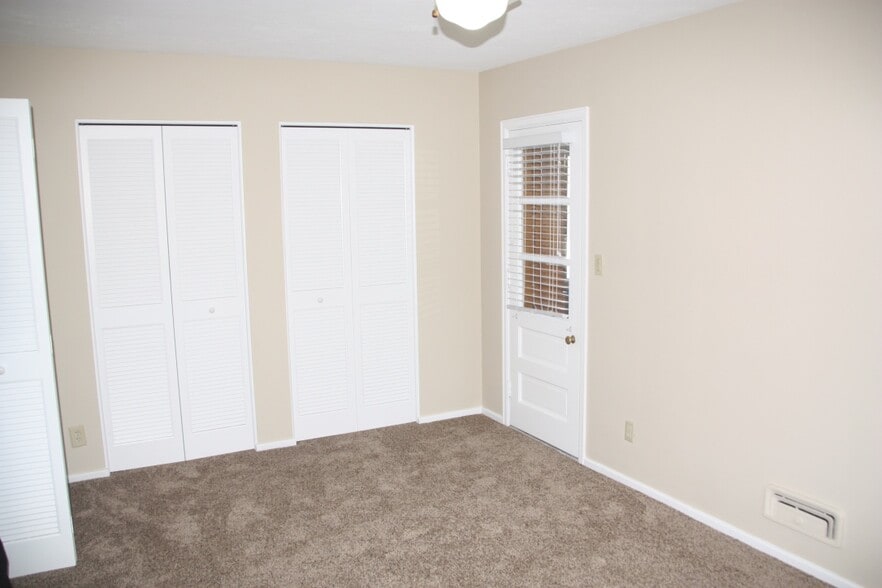 Building Photo - 2142 Collinway St