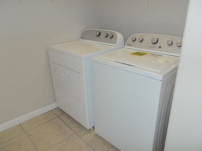 Building Photo - Spacious 4-Bedroom, 2.5-Bathroom Home with...