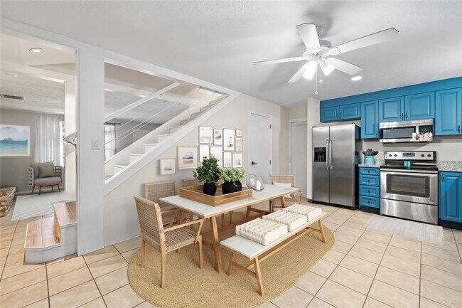 Building Photo - 2033 Lakeview Dr