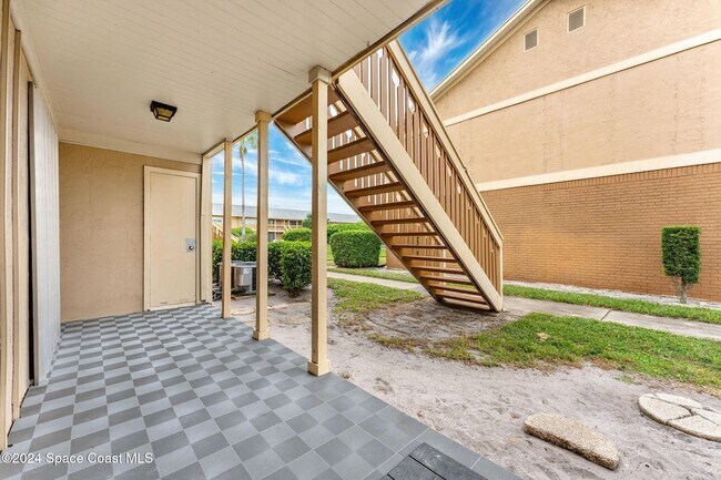 Building Photo - 132 Bristol Ct