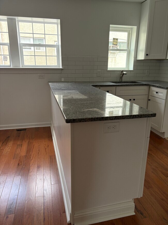 Kitchen - 7111 Clover Ln