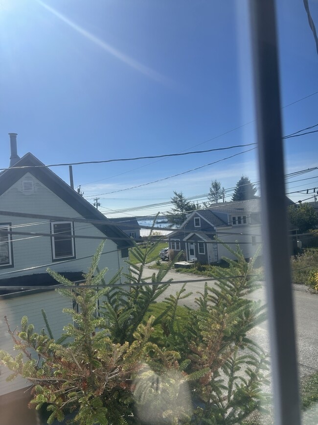 Building Photo - 11 Trinity St