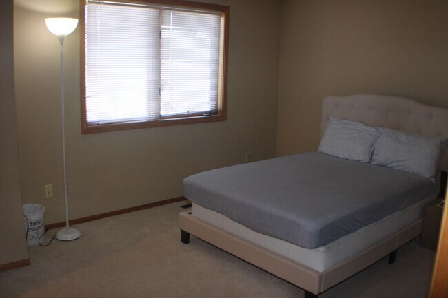 Building Photo - ***$500.00*** off June rent for signed lease starting June 1st.!! Elton Ridge townhome.