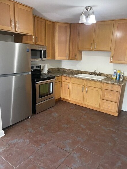 Building Photo - 1723 Lizardi St