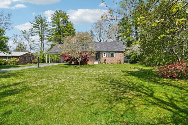 Building Photo - 710 Heatherwood Dr