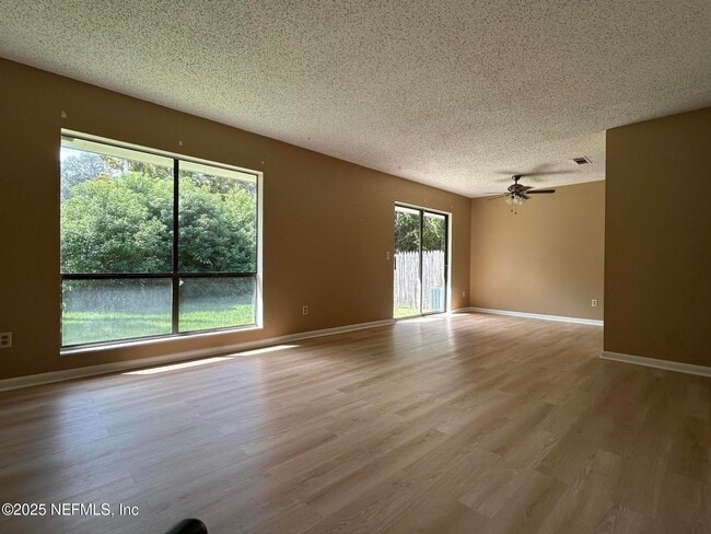 Building Photo - 808 Meadowbrook Dr