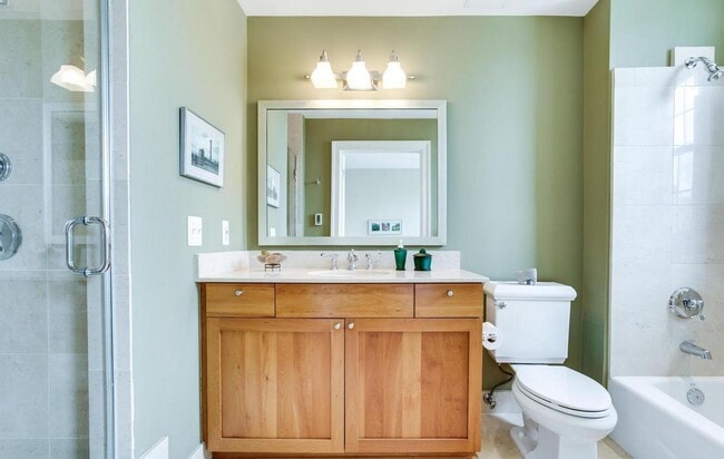 Building Photo - Exceptional 2BR/2BA corner unit with lovely city views. Ready mid-March!