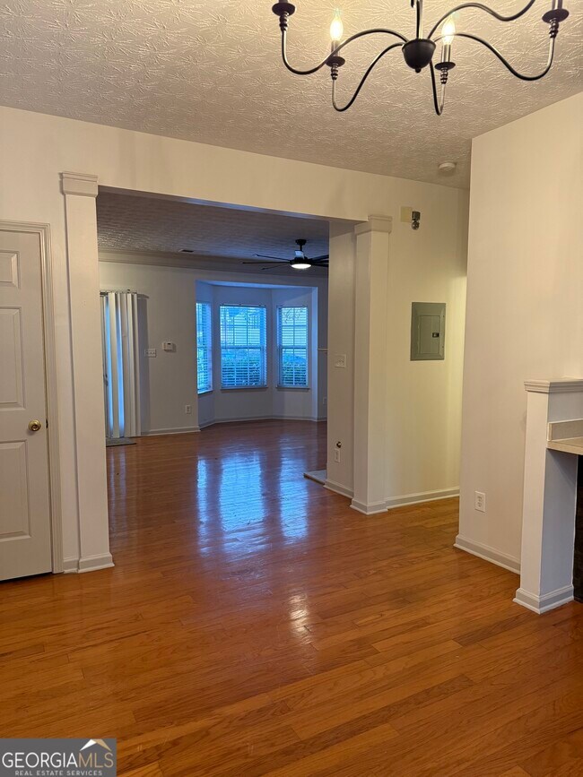 Building Photo - 5460 Hampton Ct