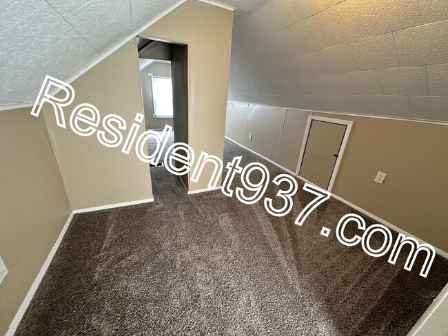 Building Photo - 3 Bed 1 bath