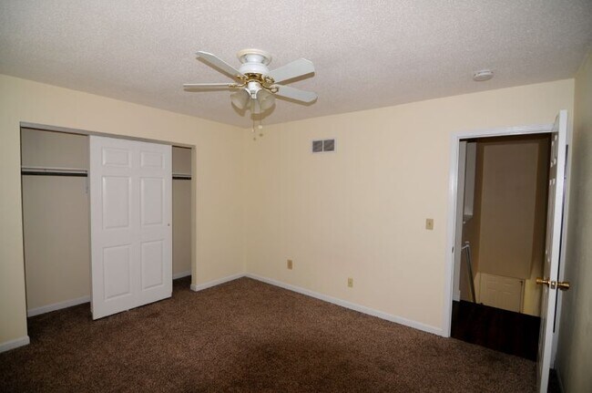 Bedroom - 4 Devon Ct