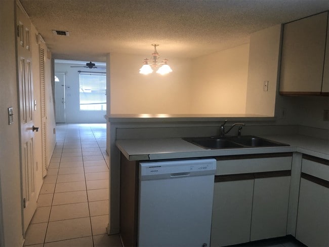 Building Photo - 3375 Fox Hunt Dr