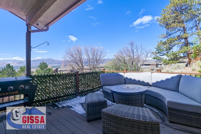 Building Photo - This stunning six-bedroom, three-and-a-hal...