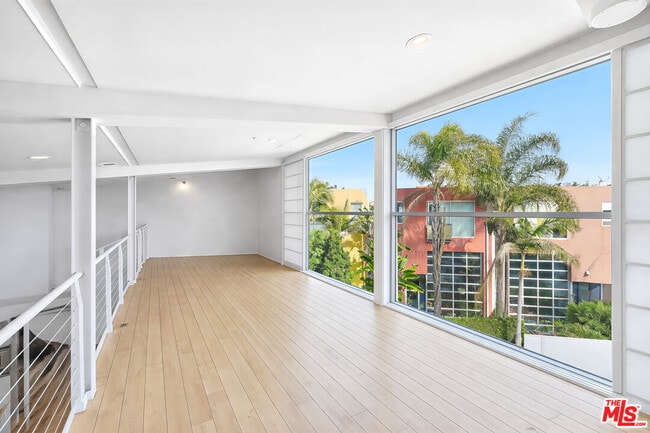 Building Photo - 2100 Abbot Kinney Blvd