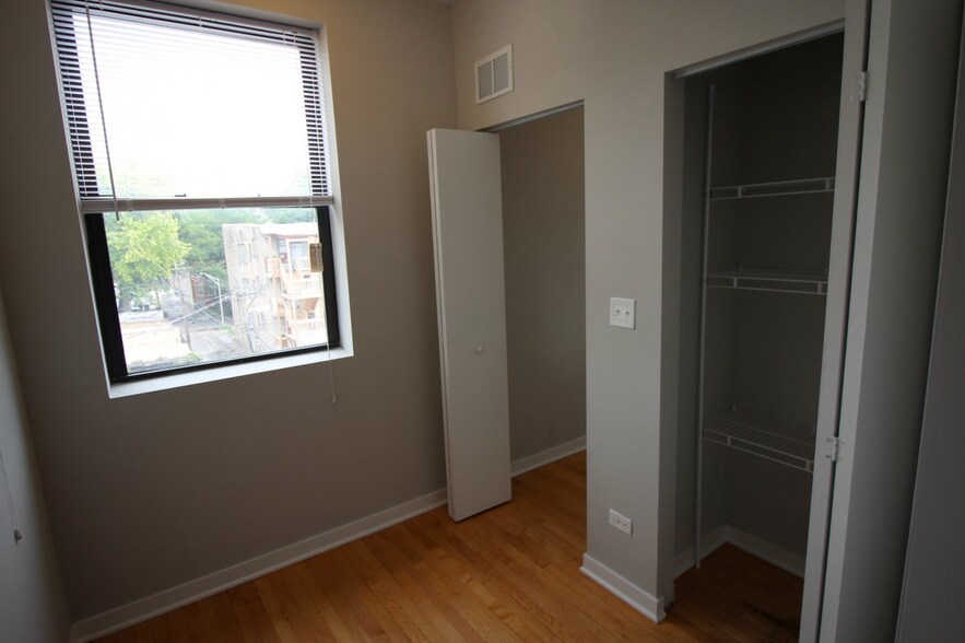 Building Photo - 6447 N Claremont Ave