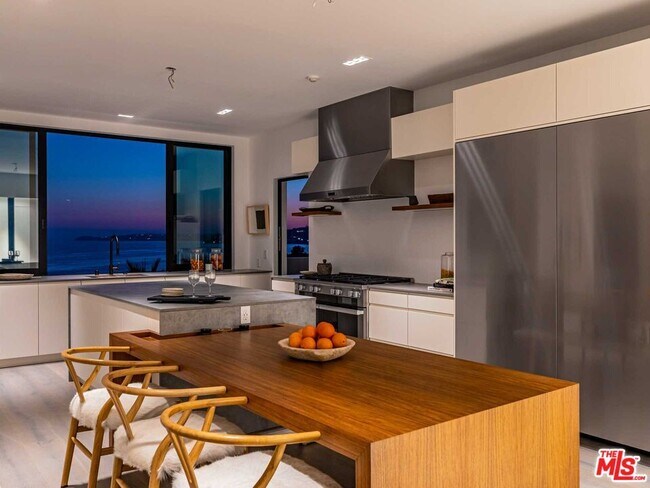 Building Photo - 25225 Malibu Rd