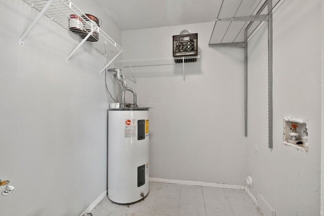 Building Photo - Cute 2 Bedroom, 2 Bath Condo in Northwest ...