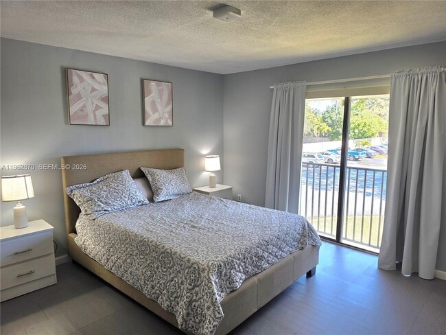 Building Photo - 5825 Washington St