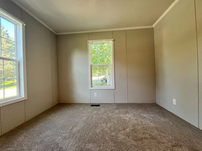 Building Photo - 1607 Delaware Dr