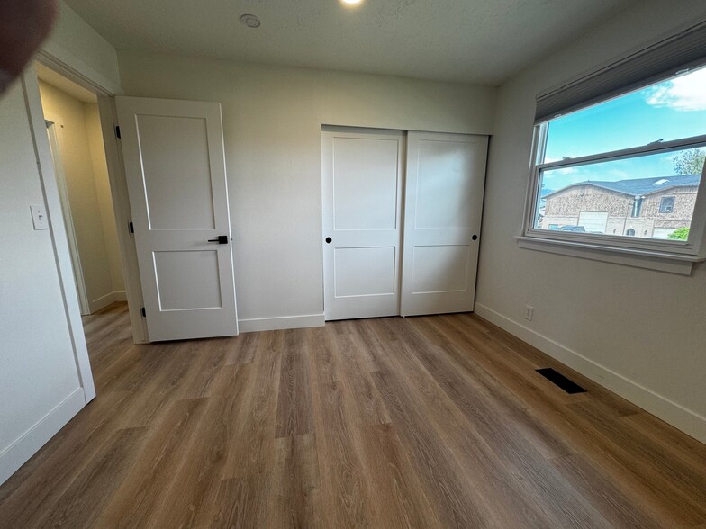 Building Photo - 10543 S Weeping Willow Dr