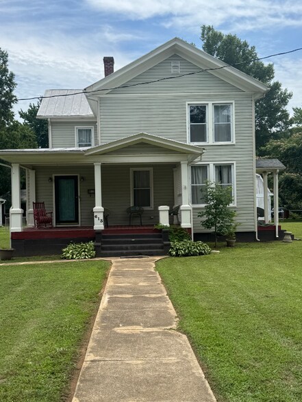 Primary Photo - 613 W Sycamore St