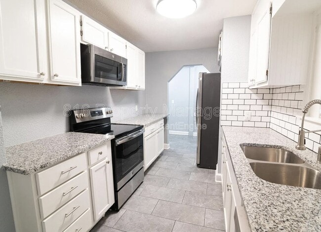 Building Photo - 5815 Euclid Ave E