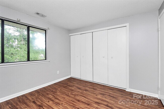 Building Photo - 7530 Pebblestone Dr