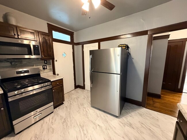 Building Photo - 13903 S State St