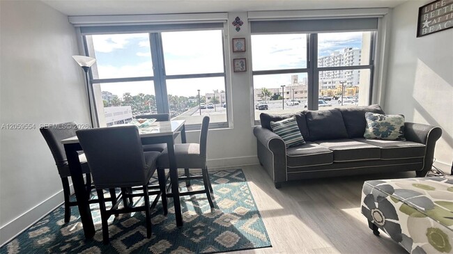 Building Photo - 2899 Collins Ave