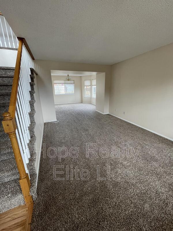 Building Photo - 8905 Thorncreek Dr