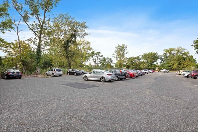 Building Photo - 220 Meadow Ln