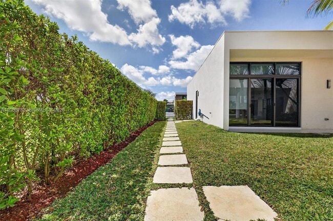 Building Photo - 16709 Botaniko Dr N