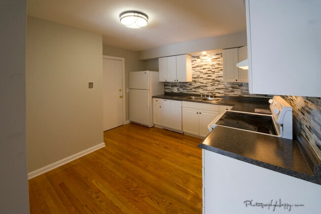 Building Photo - 2423 Ogden Ave