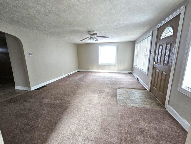 Building Photo - Charming Corner Lot House in Cadillac, Michigan