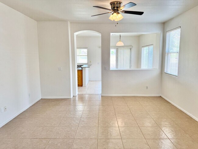 Building Photo - 4 Bedroom/2 Bath Single Level Home In Avondale! Golf Course Lot
