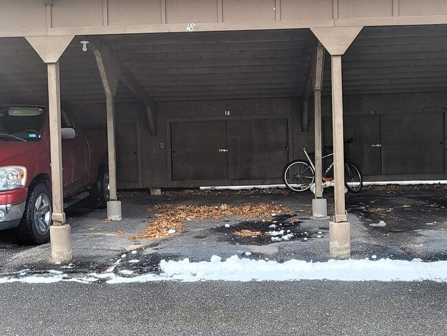 Building Photo - 1 Bittersweet Rd