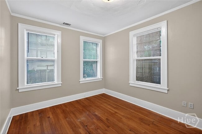 Building Photo - 417 E 49th St