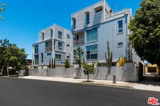 Building Photo - 6021 W Beachwood Ln