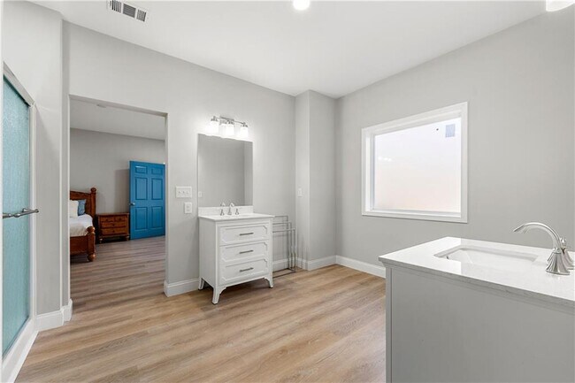 Building Photo - 450 Oliver Ridge Dr