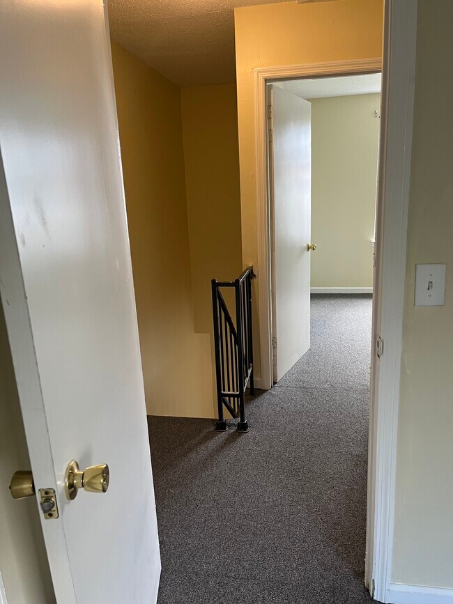 Building Photo - 3617 Willow Creek Ct