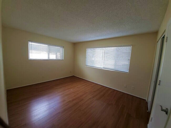 Building Photo - AFFORDABLE UNIT IN TEMPE!